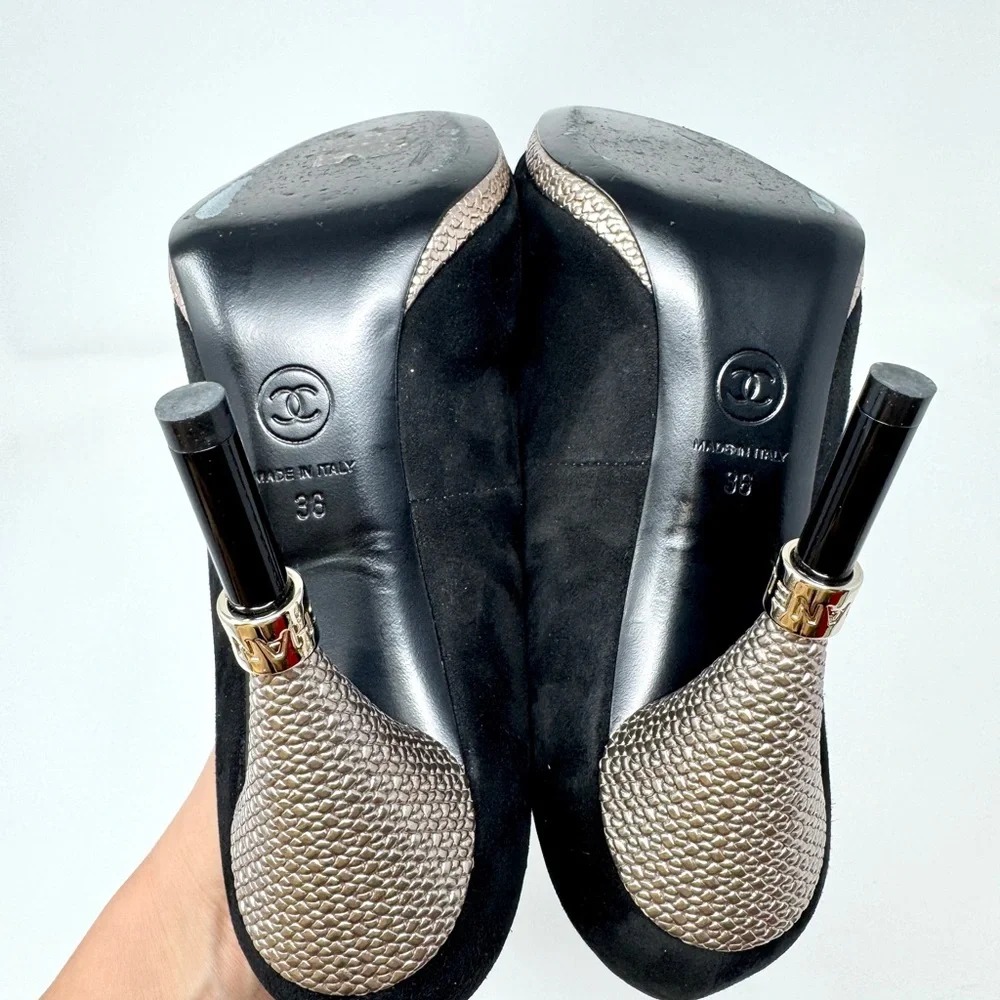 CHANEL Black Suede Pointed-Toe Pumps with Textured Metallic Heel and Trim